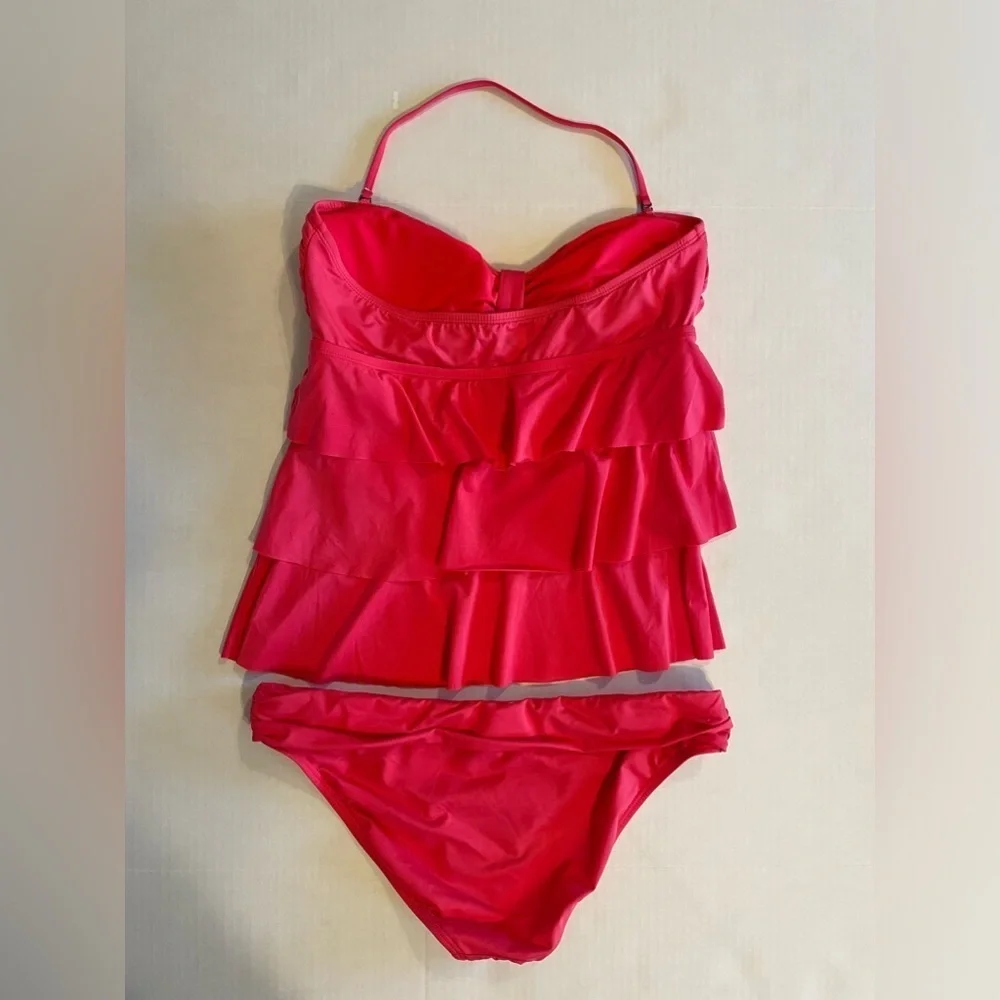Kenneth Cole Reaction two piece swimsuit tankini size large